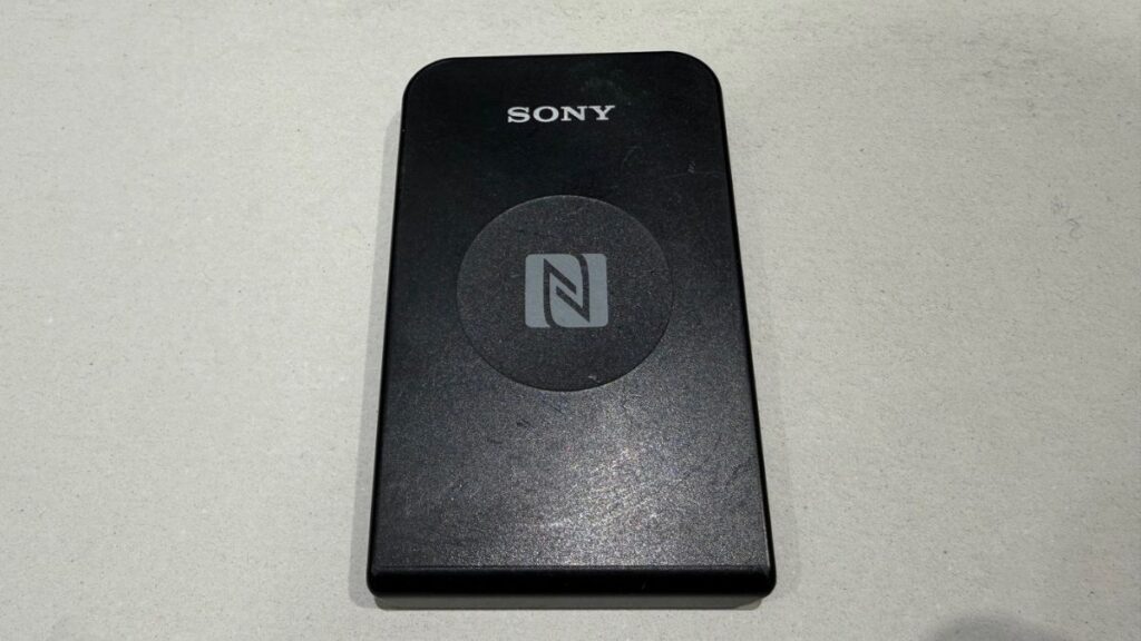 NFCマーク(機器の非接触通信対応位置を示す表示)