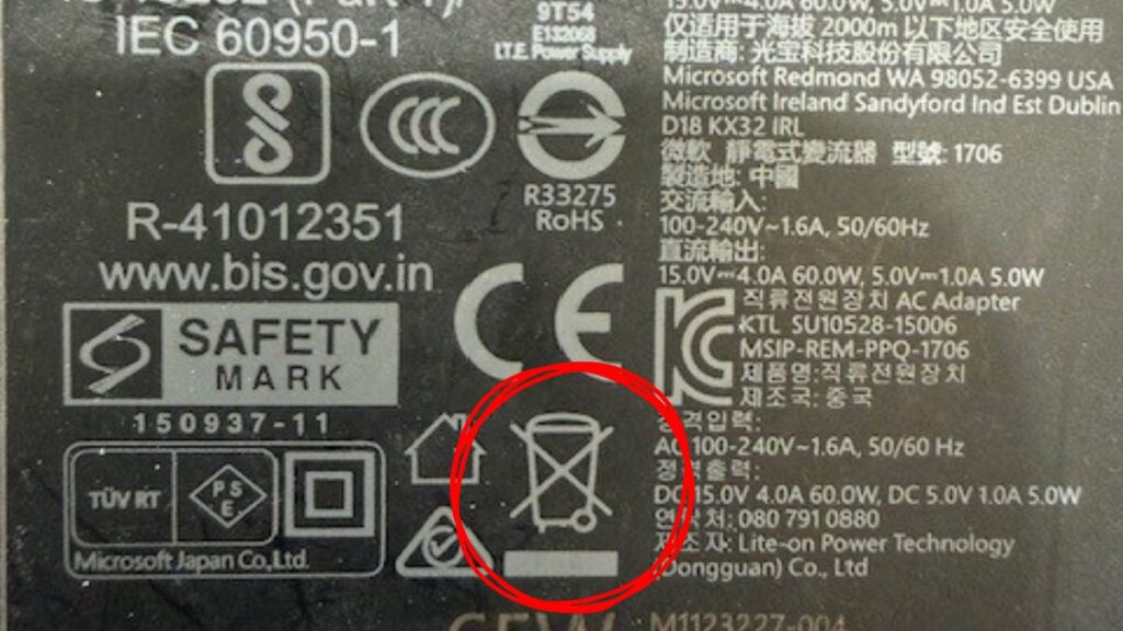 WEEEマーク（車輪付きごみ箱に×印の分別回収表示）