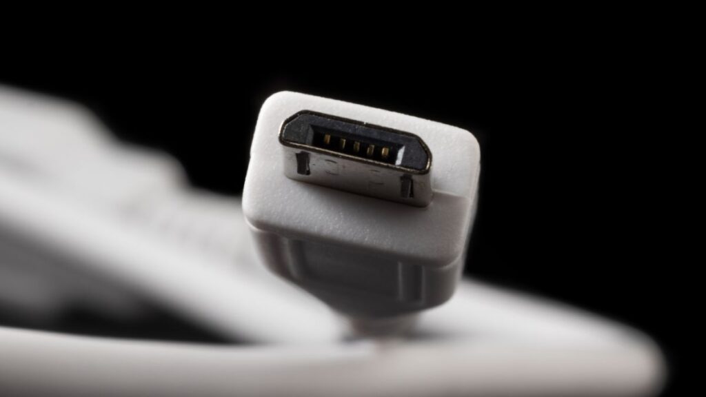 MicroUSB端子（USB Micro-B）の形状