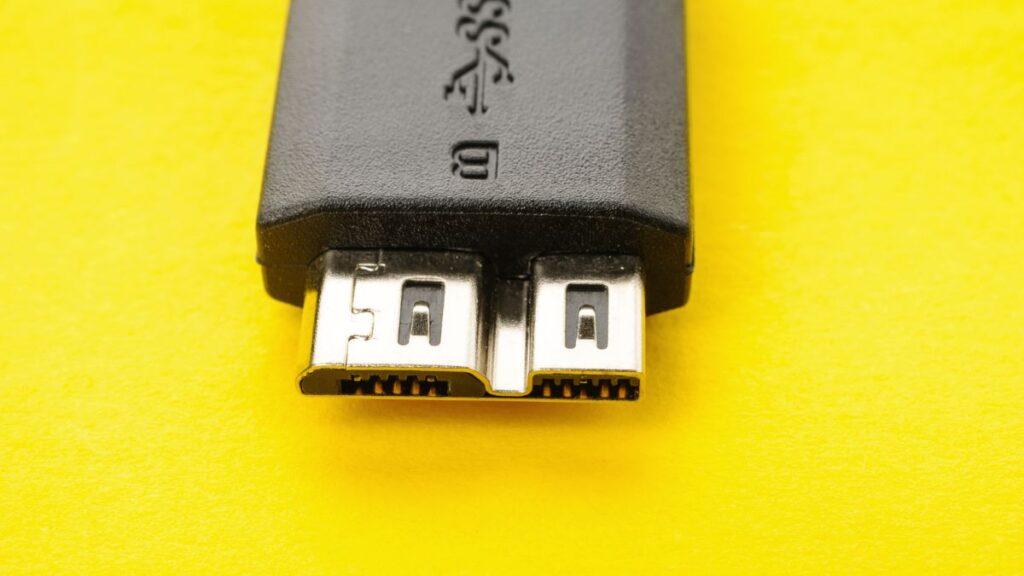 Micro-B(USB3.0)端子(外付けHDD等で使用される拡張Micro USB形状)