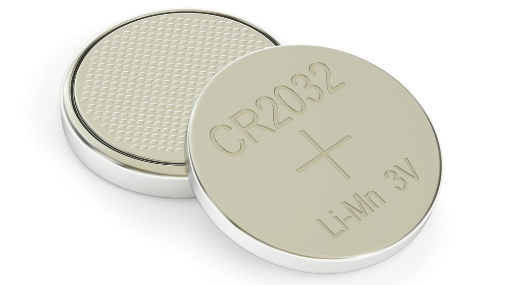 CR2032リチウムコイン電池の表面と裏面。表面には型番・プラス極・3Vの表示がある
